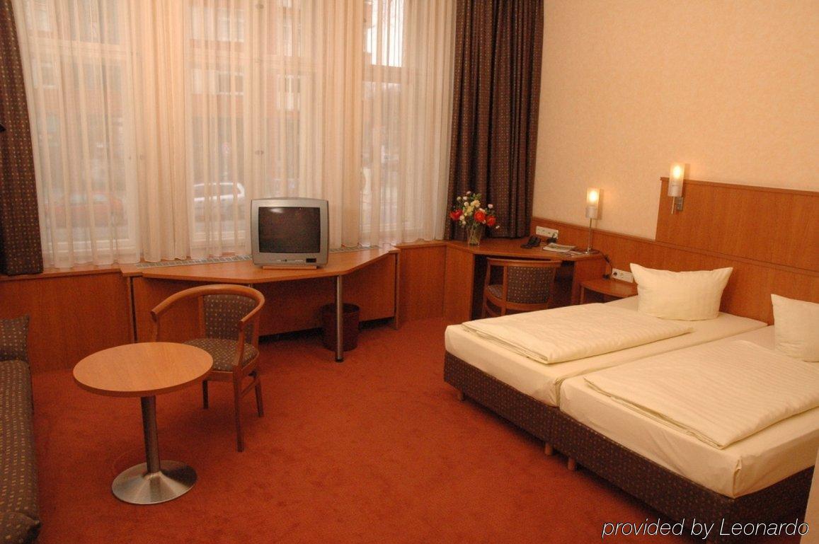 Rewari Hotel Berlin Room photo